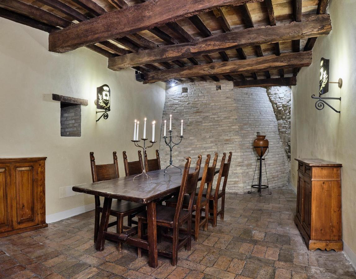Palazzo Viviani Castello Di Montegridolfo Hotel Kültér fotó