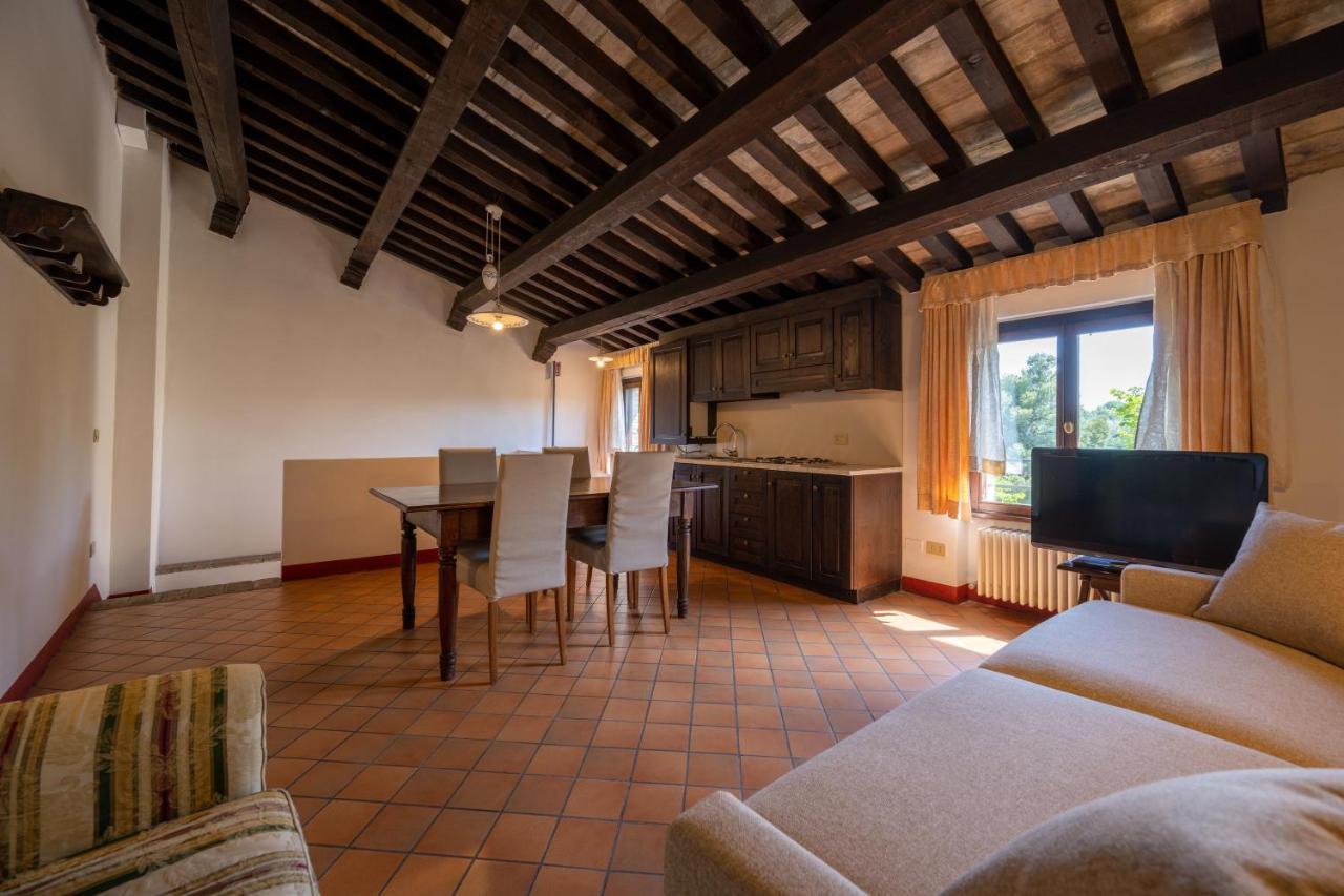 Palazzo Viviani Castello Di Montegridolfo Hotel Kültér fotó