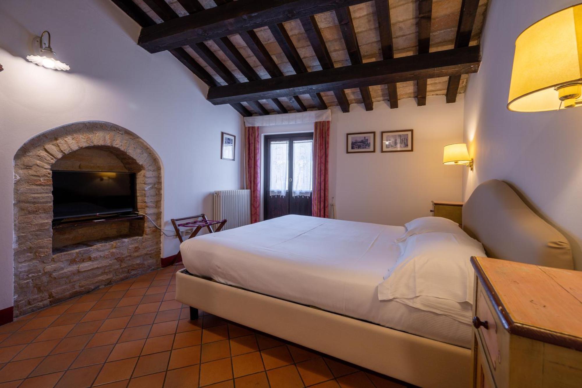 Palazzo Viviani Castello Di Montegridolfo Hotel Szoba fotó