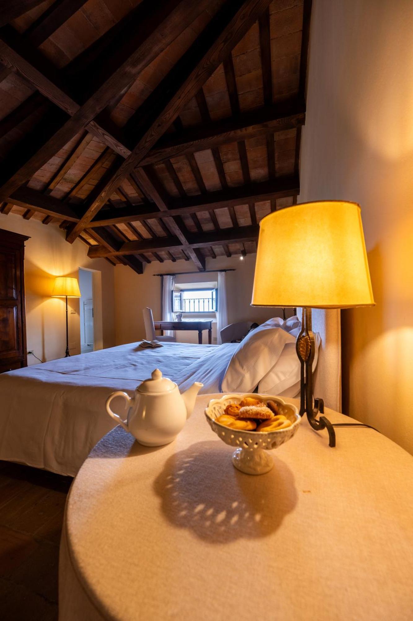 Palazzo Viviani Castello Di Montegridolfo Hotel Kültér fotó